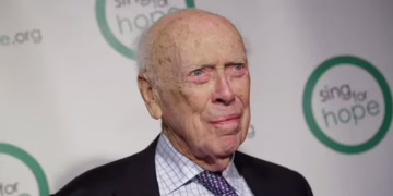 Muere James Watson, codescubridor del ADN que revolucionó la ciencia pero cayó en desgracia por sus ideas racistas