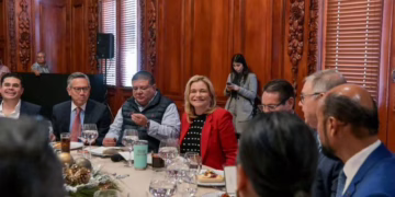 Maru Campos brinda por Navidad con su Gabinete