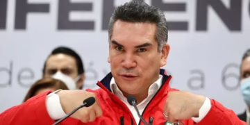 Alito Moreno critica candidaturas «externas» como la de Xóchitl Gálvez rumbo a 2030