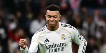 Mbappé iguala récord de Cristiano en victoria sufrida del Madrid