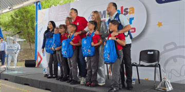 Entregan 132 mil mochilas escolares en Chihuahua
