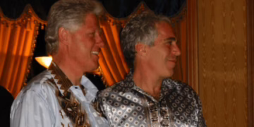 Departamento de Justicia de EE.UU. publica primer lote de archivos de Jeffrey Epstein con fotos de celebridades y fuertes censuras