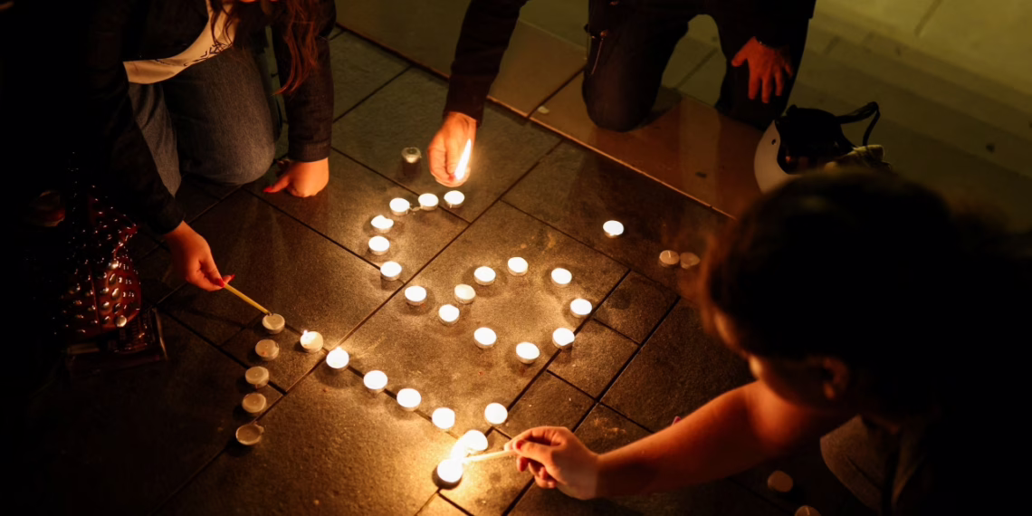 Ataque antisemita en Bondi Beach: padre e hijo acusados de masacre durante celebración de Janucá en Sídney
