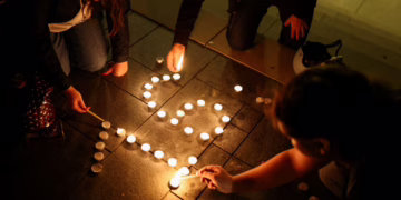 Ataque antisemita en Bondi Beach: padre e hijo acusados de masacre durante celebración de Janucá en Sídney