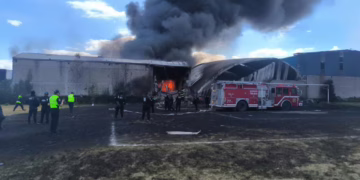 Diez muertos al desplomarse jet privado cerca del Aeropuerto de Toluca