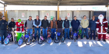Recicladores del KM 20 donan 110 bicicletas a campaña Santa Bombero