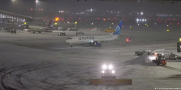 Tormentas invernales paralizan el tráfico aéreo en EE.UU.