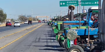 Agricultores bloquean Libramiento Oriente de Aldama en rechazo a la Ley de Aguas