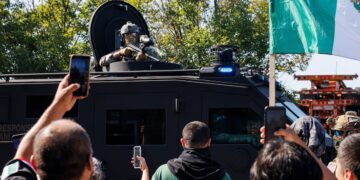 Empresas privadas ganan millones cazando inmigrantes en EE.UU.
