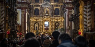 Millones de peregrinos inundan la Villa de Guadalupe en el 494 aniversario de las apariciones