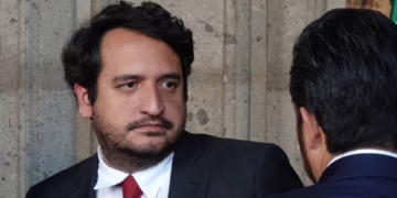 El salario de Andy López Beltrán, 30% mayor al de Luisa María Alcalde