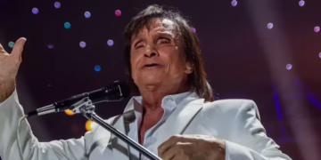 Roberto Carlos sufre accidente leve durante grabación de especial navideño