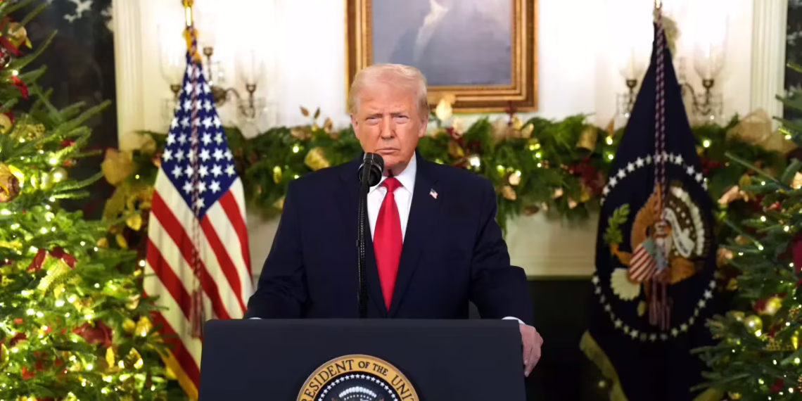 Trump anuncia bono navideño para militares en medio de críticas económicas