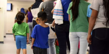 190 organizaciones alertan: nueva regla de “carga pública” amenaza a niños inmigrantes