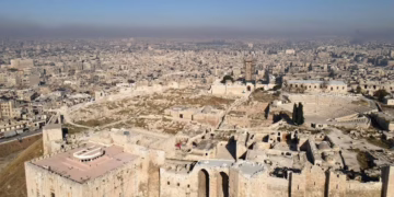 EE.UU. lanza ataques masivos contra ISIS en Siria