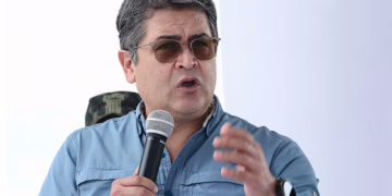 Honduras reactiva caza internacional a Juan Orlando Hernández: fraude y lavado