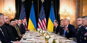 Trump y Zelensky avanzan en plan de paz para Ucrania en Mar-a-Lago