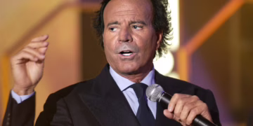Fiscalía investiga a Julio Iglesias por presuntas agresiones sexuales a exempleadas
