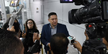 Va Alfredo Chávez por reforma contra animales en calle