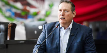 “No es estrategia, es chantaje político”: Olson responde a Domínguez