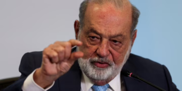 Carlos Slim consolida su imperio petrolero: Carso adquiere control total de Ichalkil y Pokoch