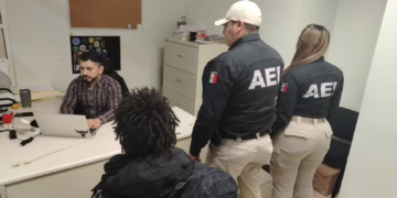 Adolescente uzbeko localizado sano y salvo en aeropuerto de Juárez