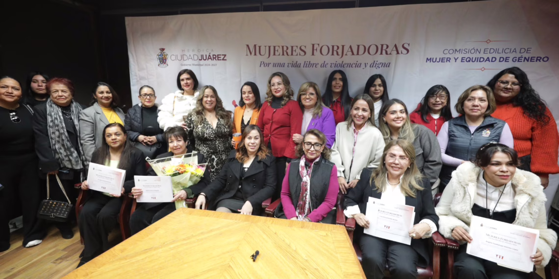 Entregan reconocimiento a Mujeres Forjadoras por una Vida Libre de Violencia y Digna