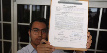 Gobierno Municipal notifica adeudos de Predial a PAN y PRI