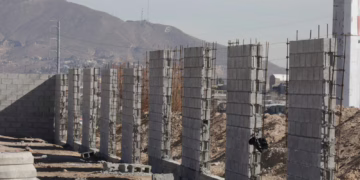 Invierten más de 6 millones de pesos en barda perimetral para el CBTIS 269