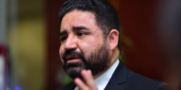 Sánchez Villegas acusa politización en el TEE a favor de Andrea Chávez