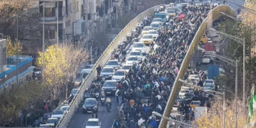 Protestas en Irán: Colapso del rial aviva ira contra el régimen