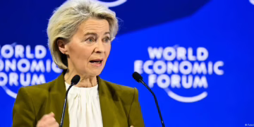 Von der Leyen responde a Trump en Davos: «Nuestra respuesta será firme, unida y proporcionada»