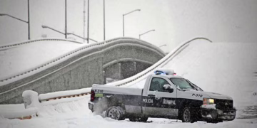 Cierran puentes en Juárez por cristalización tras nevada