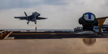 Llega portaaviones USS Abraham Lincoln al Oriente Medio ante tensiones con Irán