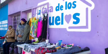 Adultos mayores de Casa de los Abuelos Sur exponen y venden sus creaciones artesanales