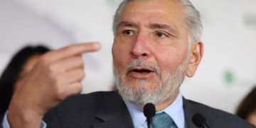 Rumor persistente: Adán Augusto podría dejar la coordinación en el Senado por una embajada