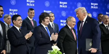 Trump lanza su Junta de Paz en Davos: nuevo organismo que él preside y que genera temores de rivalizar o reemplazar a la ONU