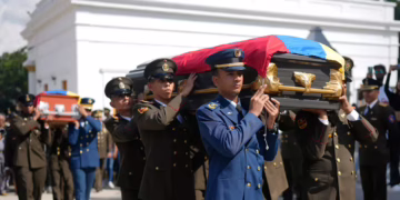 Funeral masivo en Caracas por soldados caídos en operación estadounidense