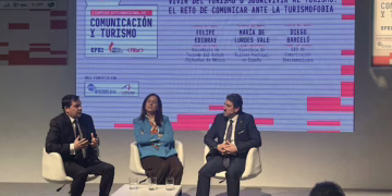 Chihuahua destaca en FITUR 2026 con conferencia sobre turismo sostenible y turismofobia