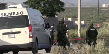 Hallan dos cuerpos maniatados junto al aeropuerto de Juárez