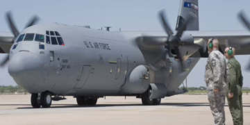 Avión militar de EU aterriza en Toluca en medio de tensiones bilaterales