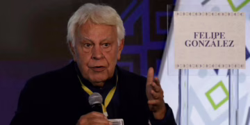 Felipe González califica a Trump de “rematadamente loco”; pide a Europa reaccionar