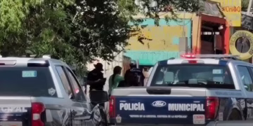 Sicarios en motocicleta ejecutan a hombre en Juárez Nuevo