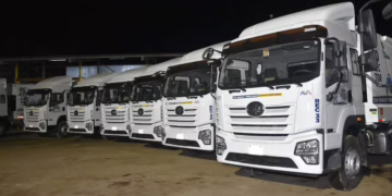 Entrega alcalde 15 camiones recolectores en Chihuahua