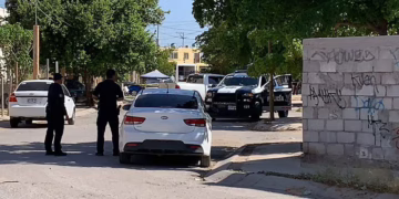 Atrincherado, dispara contra policias en Valle del Marqués