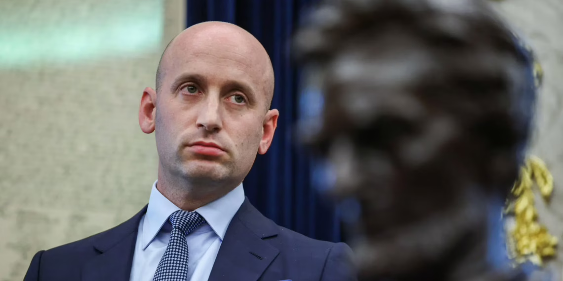 Stephen Miller, reconoció que se investiga a agentes de ICE en Minneapolis