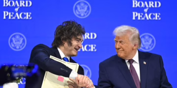 Milei interviene Ushuaia y oposición denuncia cesión a Trump a cambio de ingreso a su Junta de Paz de Gaza