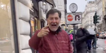 Noroña agrede a ciudadano en Roma