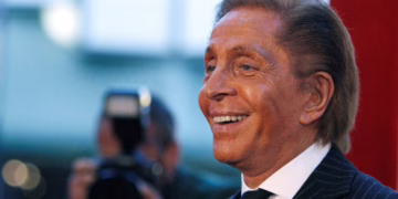 Valentino fallece en Roma: se apaga el rojo eterno