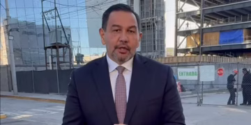 Maru cae en bache y tras critica; Pérez Cuéllar responde: «Si no hubieran gastado millones en el mugrero de la Torre Centinela…»